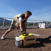 Recherche de fuite avec fumigène toiture-terrasse égravillonnée 